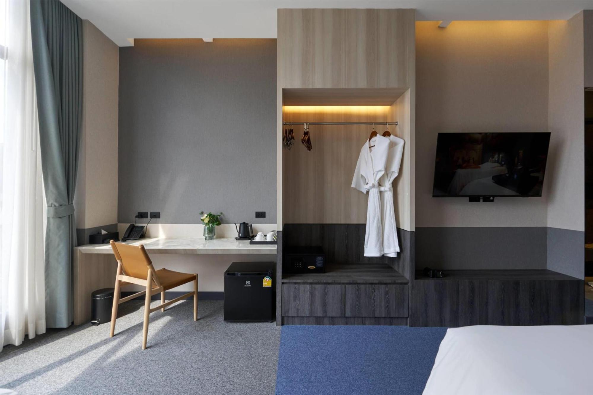 Premier Queen Room